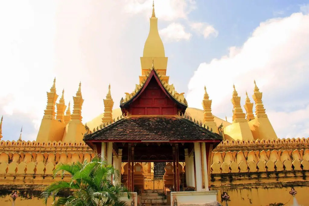 du-lich-lao-thai-lan-bang-duong